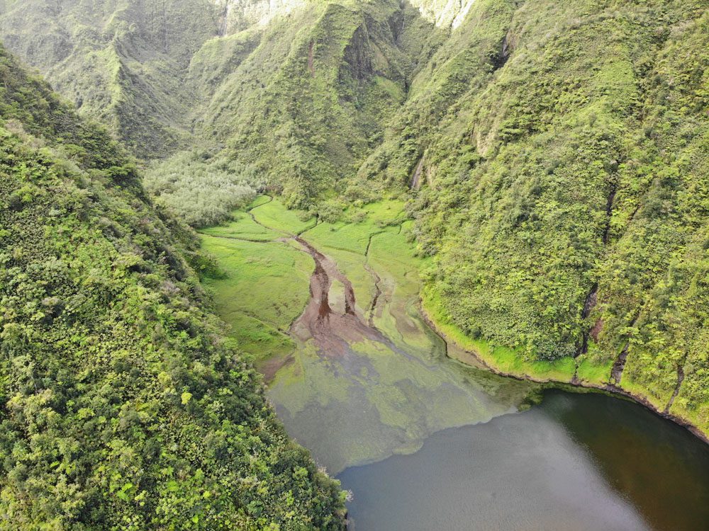 Lake-Vahiria-Tahiti-French-Polyensia