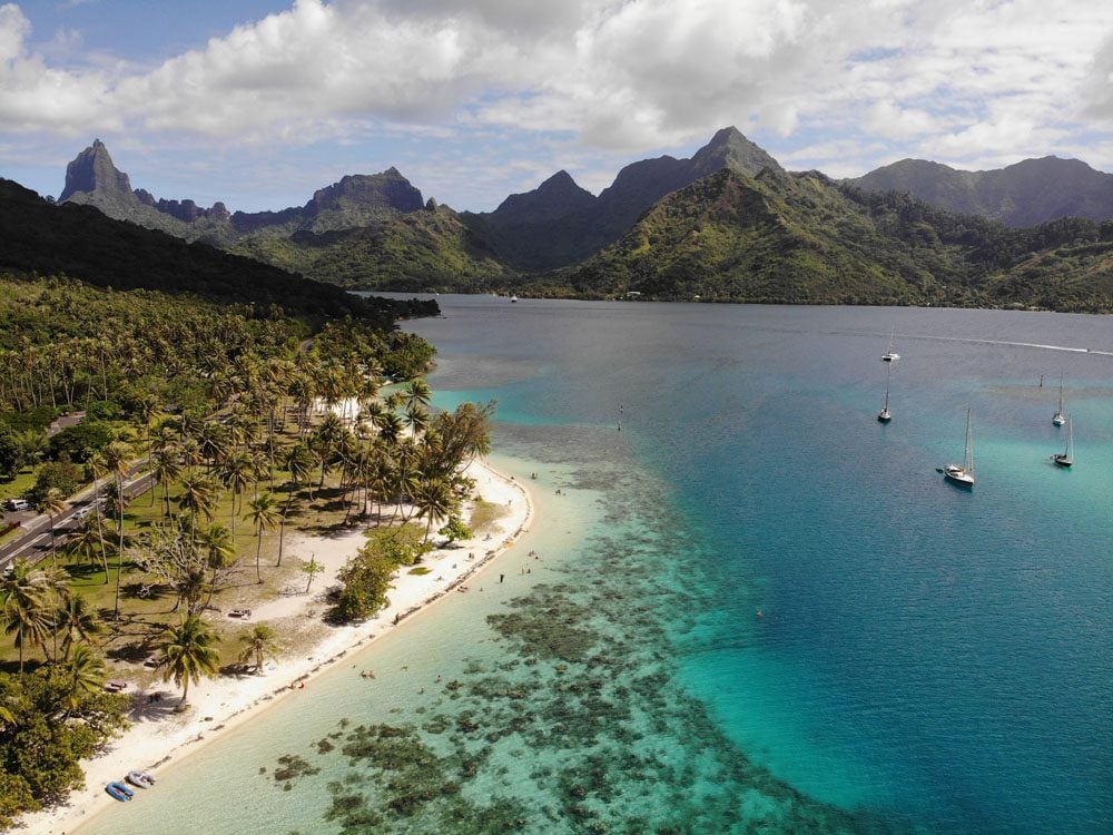 Taahiamanu-Beach-and-Oponuhu-Bay-Moorea-French-Polynesia
