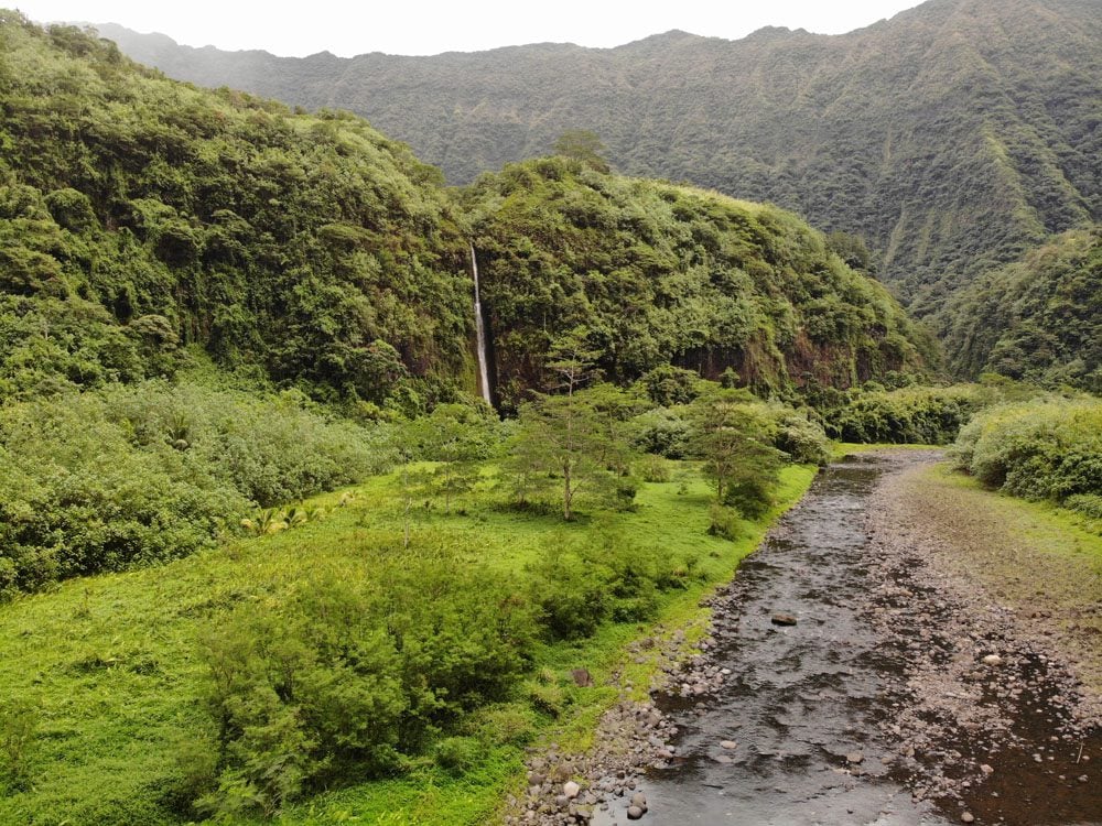 Waterfall-in-Papenoo-Valley-Tahiti-French-Polynesia