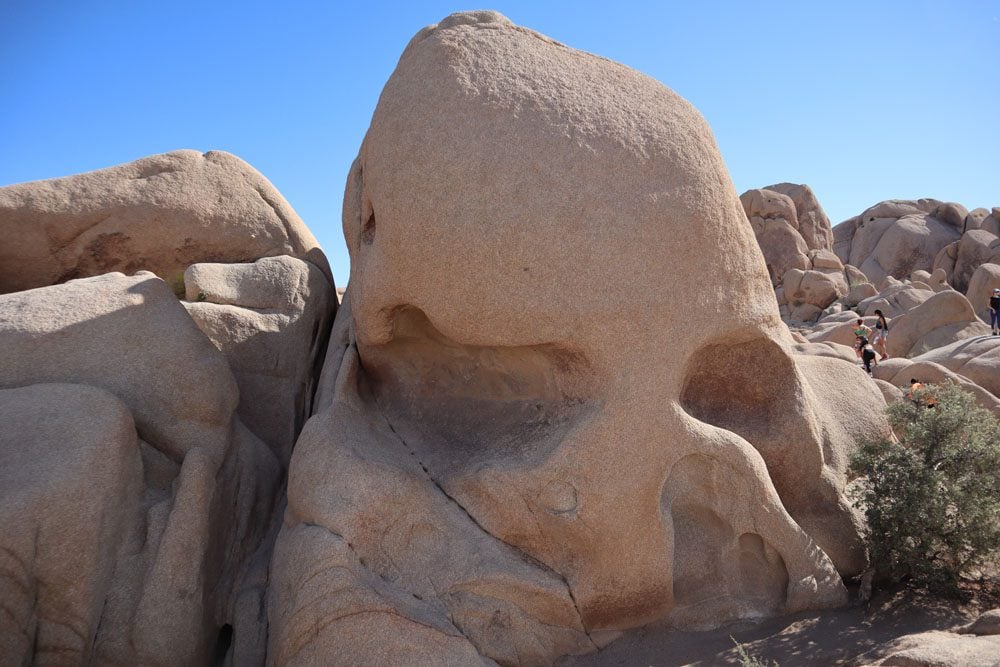 Skull Rock hike Joshua Tree National Park california