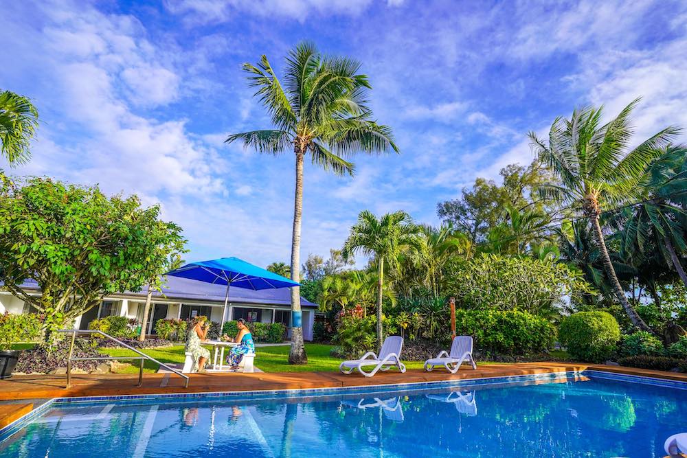 The Black Pearl at Puaikura - Rarotonga Hotel - Cook Islands - Pool view friends