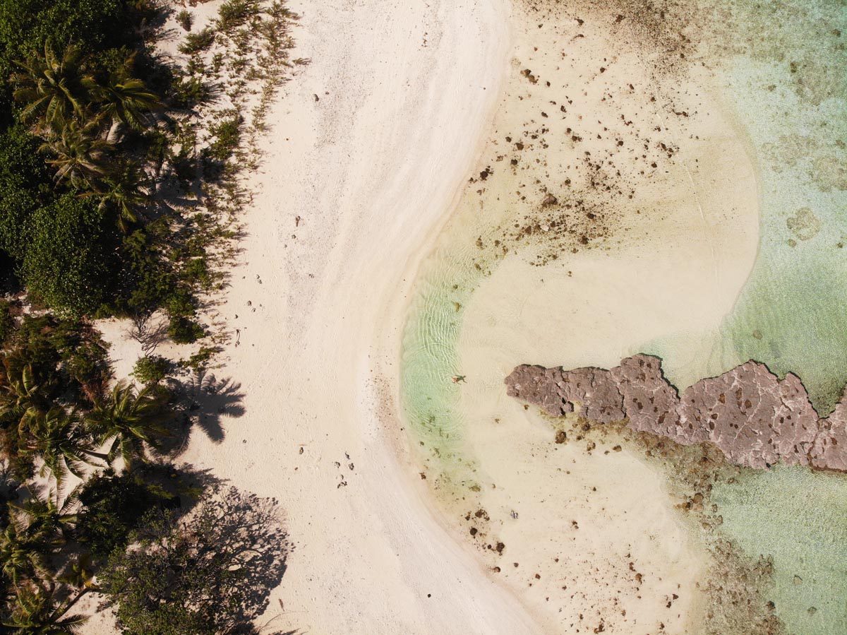 Aerial-view-of-natural-pool-in-Motu-Auira-Maupiti