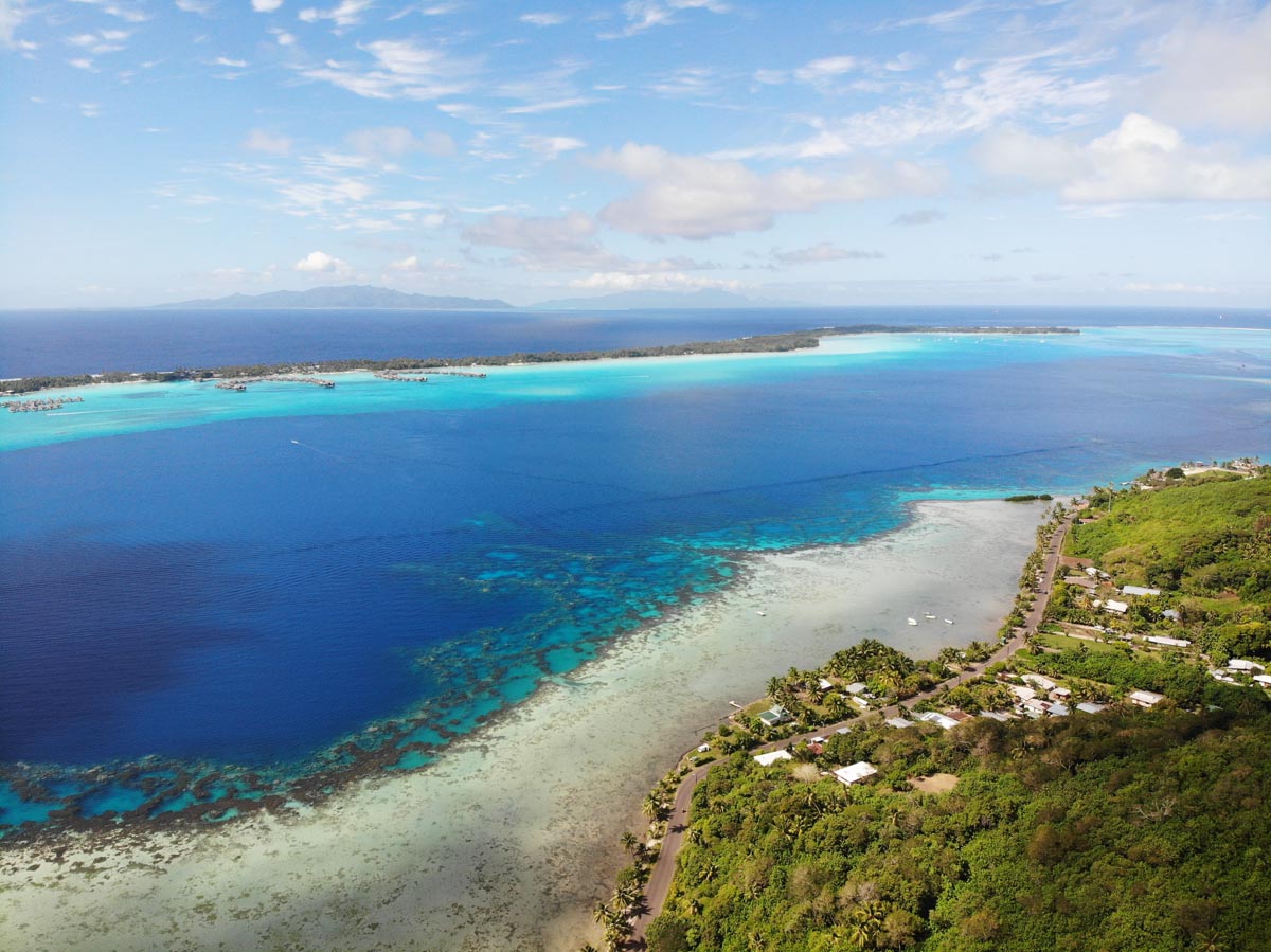 Coastal-road-Bora-Bora-circle-island-tour