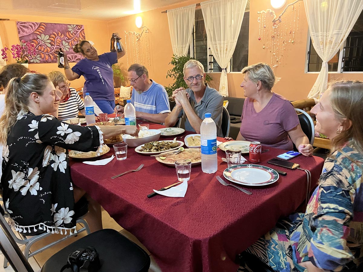 Communal dinner - Pension Tautiare Village - Maupiti