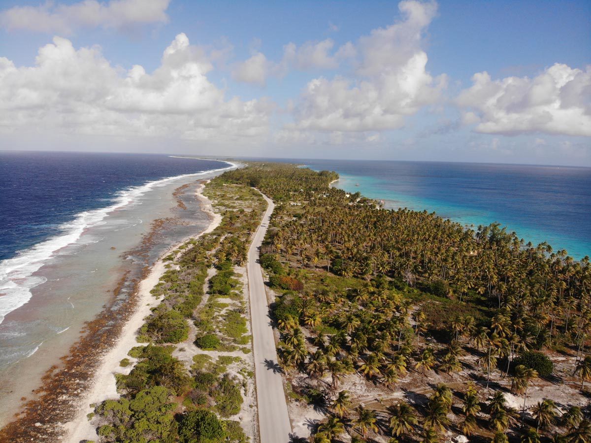 Fakarava-North-French-Polyensia-coastal-road