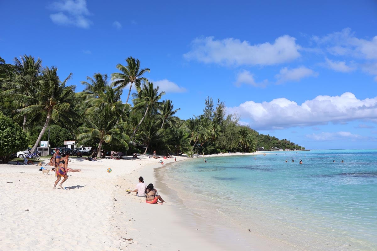 Family playing in Matira Beach - Bora Bora - circle island tour