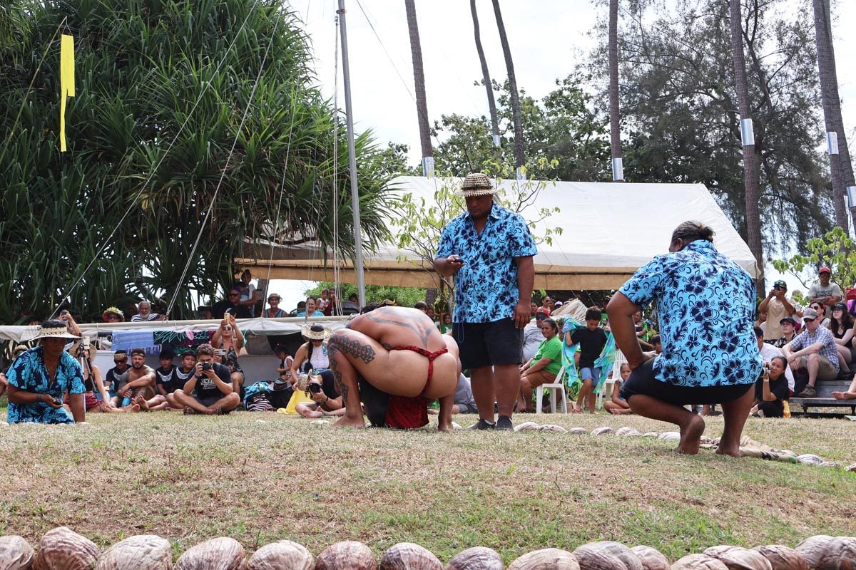 Heiva Festival Tahiti - Stone lifting competition