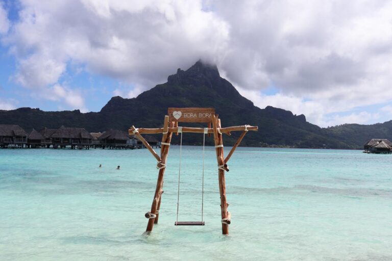 How to Plan the Perfect Honeymoon in Tahiti
