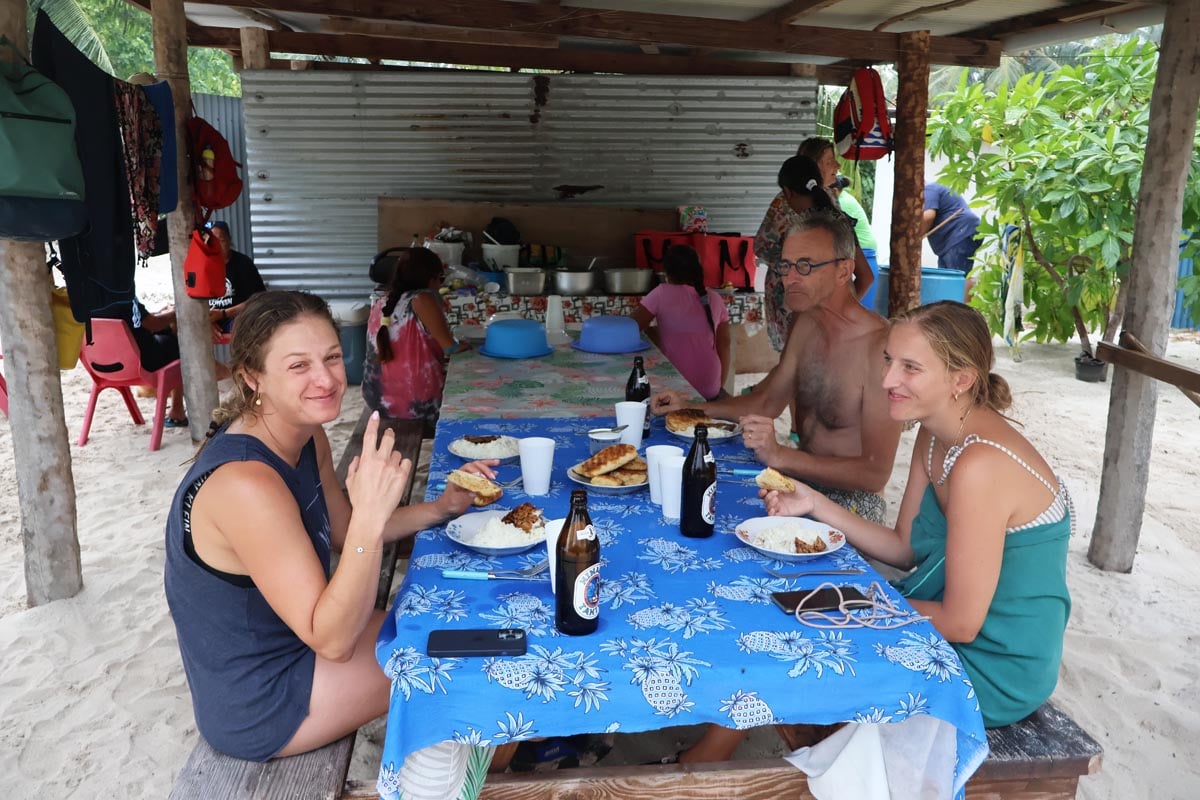 Maupiti lagoon tour - motu picnic