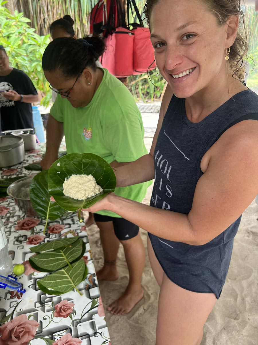 Maupiti lagoon tour - preparing coconut bread