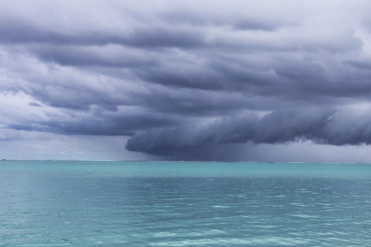 Maupiti lagoon tour - storm