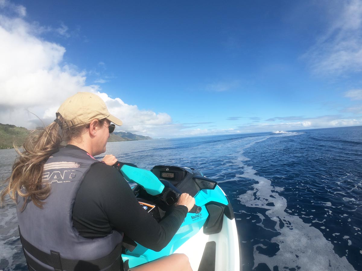 Moorea-jet-ski-tour-Ella-driving