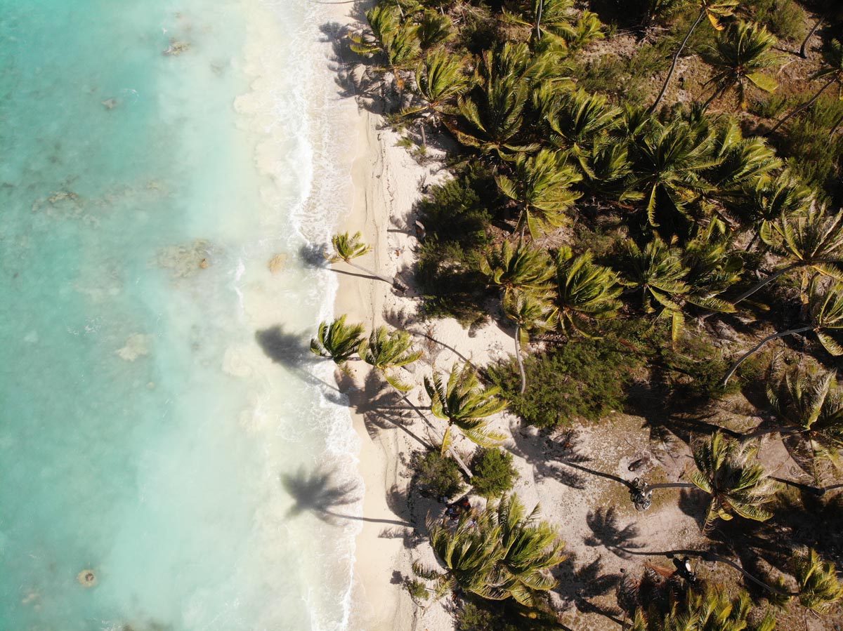 PK9-Beach-Fakarava-North-French-Polynesia-sand-and-sea