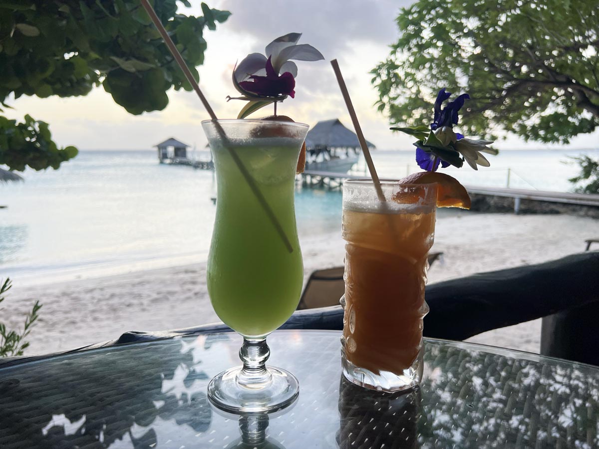 Pension Havaiki Lodge - Fakarava North - French Polyensia - cocktails at the bungalow