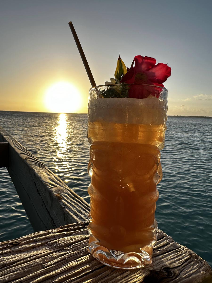 Pension Havaiki Lodge - Fakarava North - French Polyensia - sunset cocktail