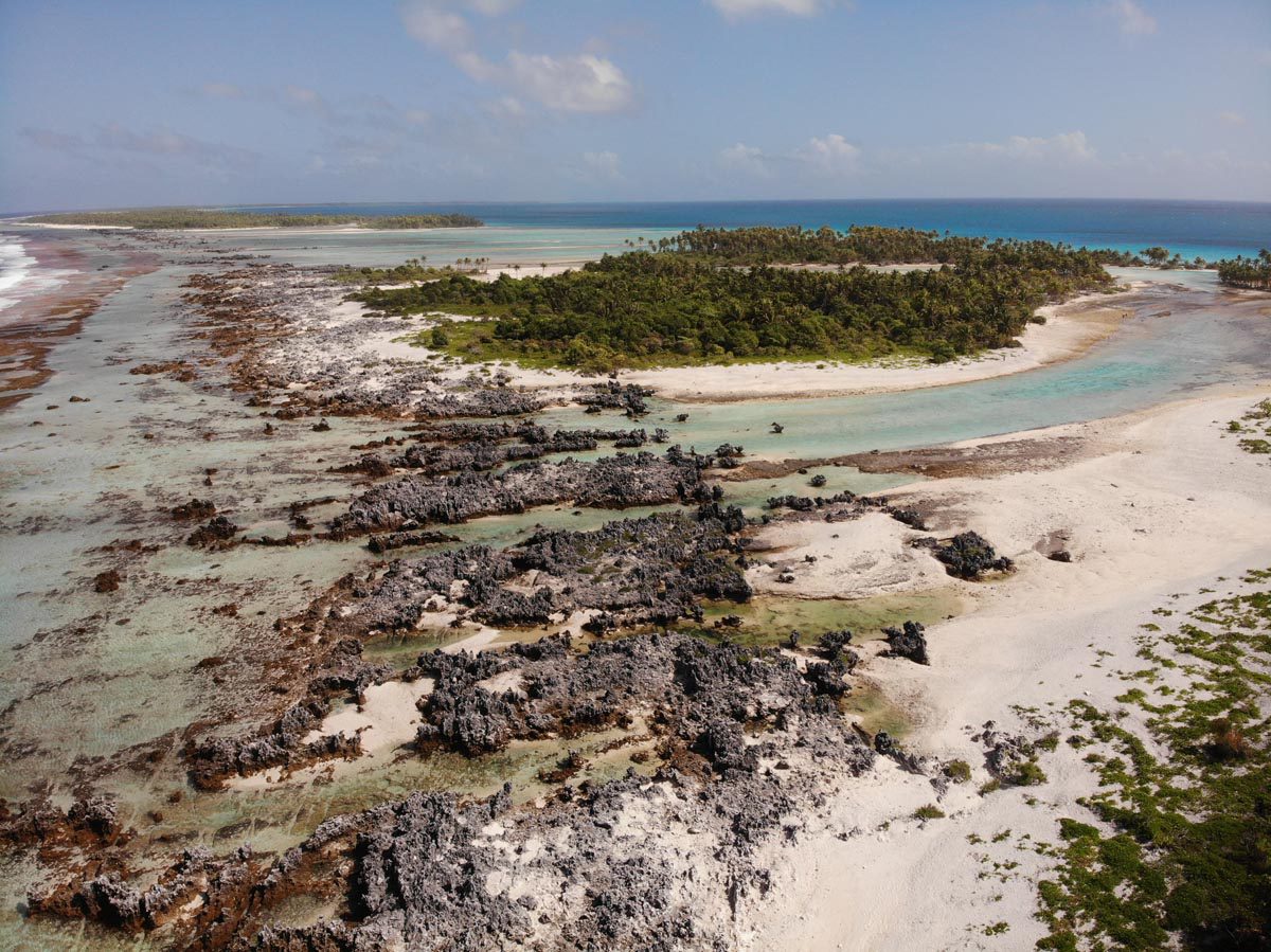 Reef-Island-Ile-aux-Recif-Rangiroa-French-Polynesia