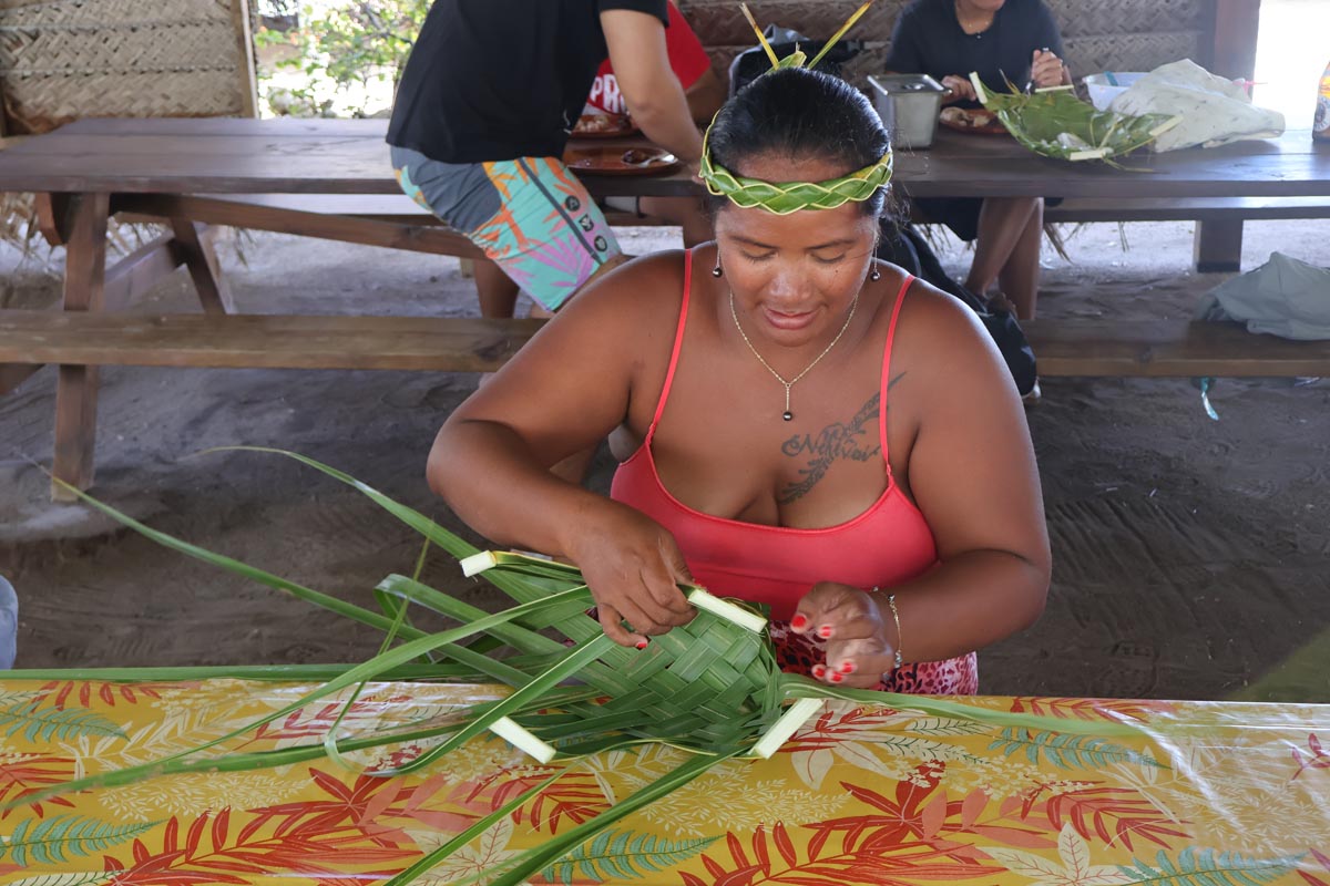 The Blue Lagoon Rangiroa - basket weaving 2