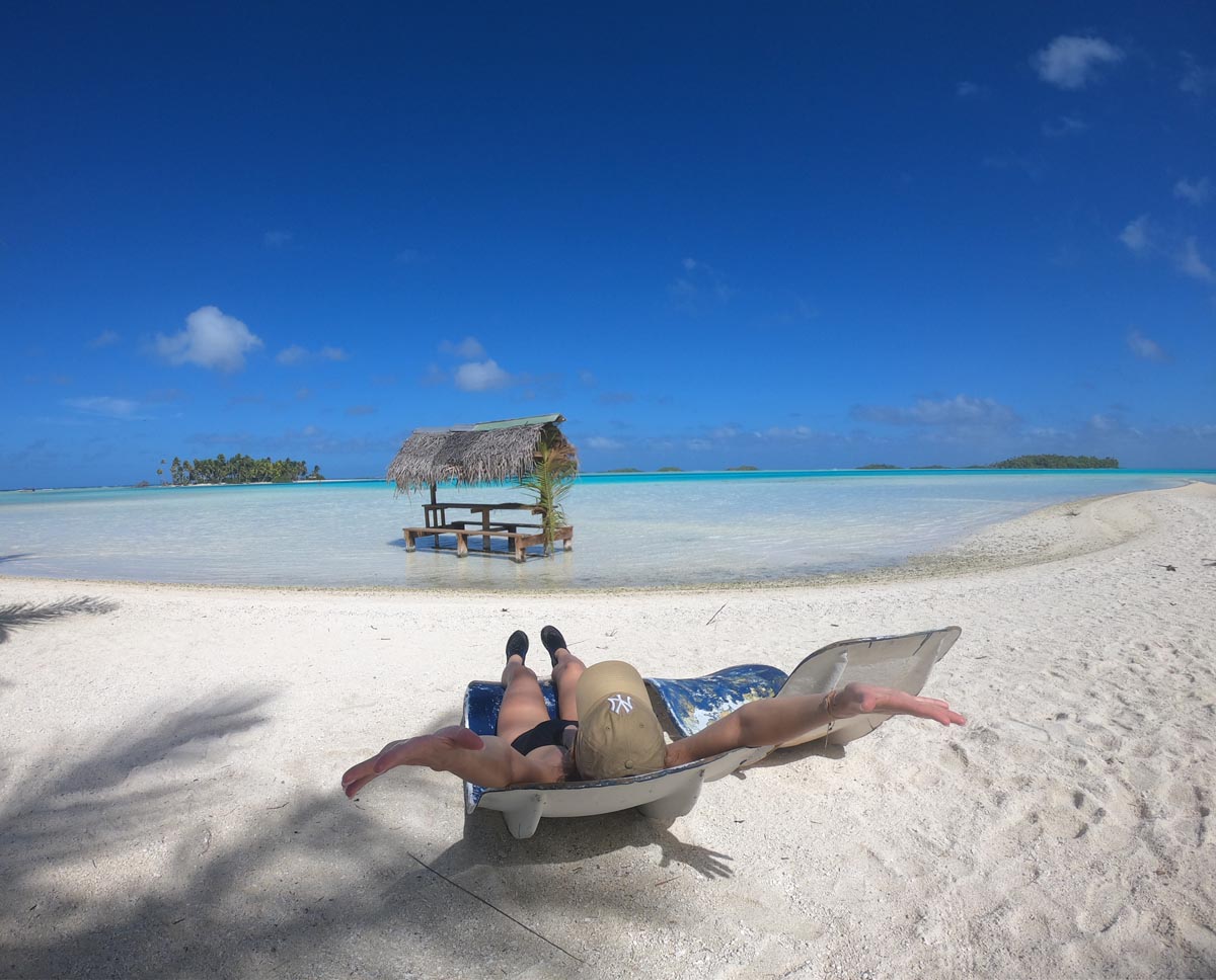 The Blue Lagoon Rangiroa - chilling at the beach