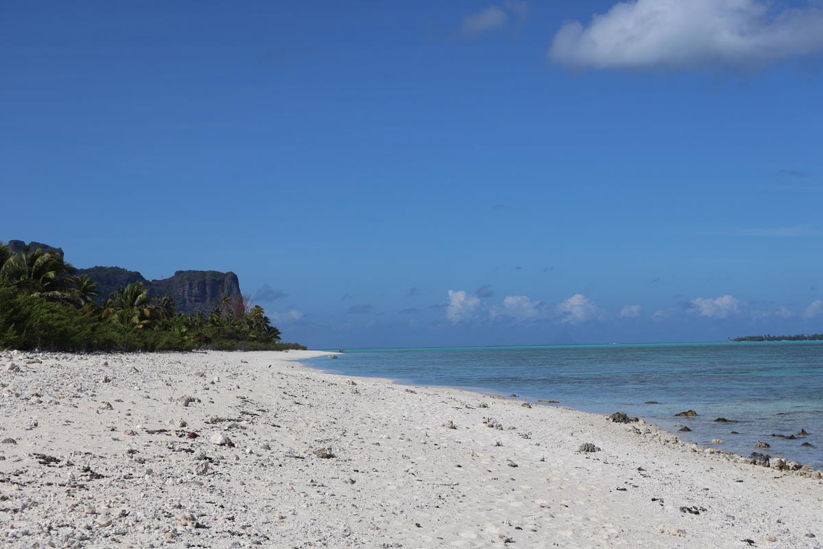 White sand beach at Motu Auira - Maupiti