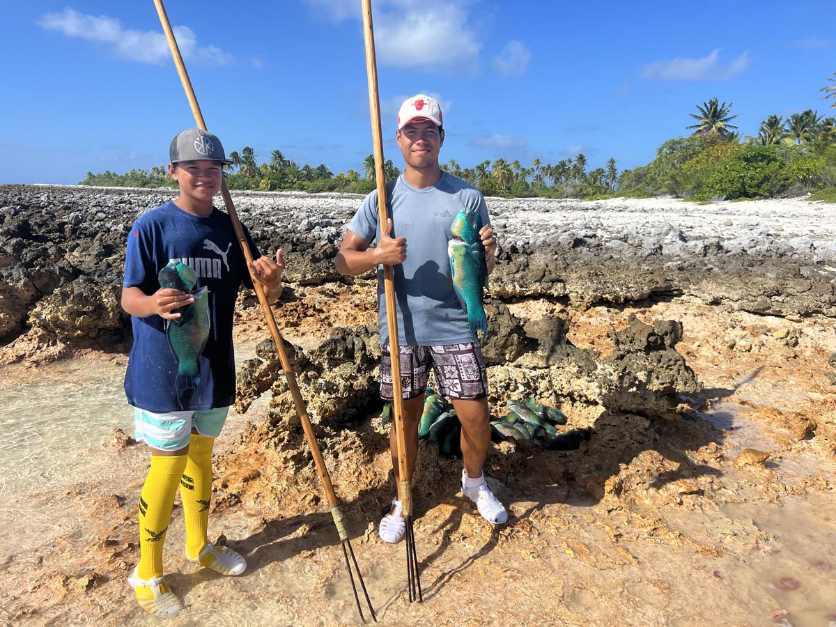 Young fishermen - Fakarava North - French Polynesia