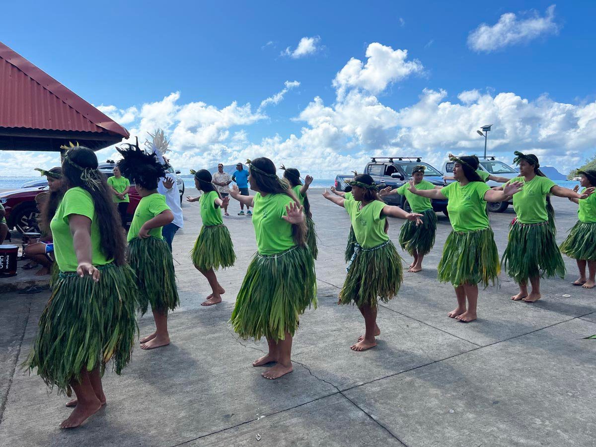 Local welcome in Mangareva