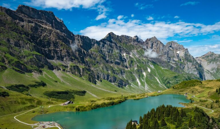 Post cover - relaxing break in Switzerland - alpine lake
